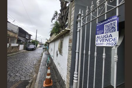 Casa de condomínio à venda com 180m², 4 quartos e 2 vagas Casa de condomínio à venda com 180m², 4 quartos e 2 vagasFachada / Placa