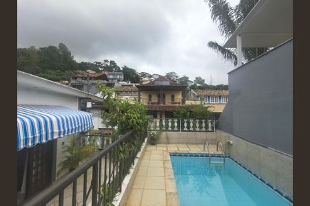 Casa de condomínio à venda com 180m², 4 quartos e 2 vagas Casa de condomínio à venda com 180m², 4 quartos e 2 vagasPiscina