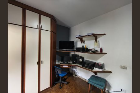 Casa de condomínio à venda com 180m², 4 quartos e 2 vagas Casa de condomínio à venda com 180m², 4 quartos e 2 vagasQuarto 1