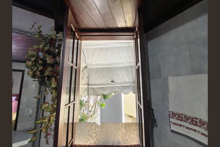 Casa de condomínio à venda com 180m², 4 quartos e 2 vagas Casa de condomínio à venda com 180m², 4 quartos e 2 vagasJanela - Banheiro Suíte