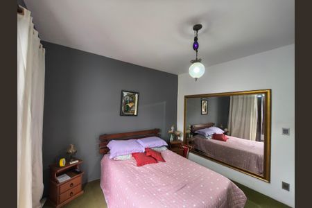 Casa de condomínio à venda com 180m², 4 quartos e 2 vagas Casa de condomínio à venda com 180m², 4 quartos e 2 vagasSuíte