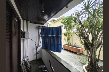 Casa de condomínio à venda com 180m², 4 quartos e 2 vagas Casa de condomínio à venda com 180m², 4 quartos e 2 vagasVaranda - Quarto 1