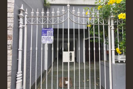 Casa de condomínio à venda com 180m², 4 quartos e 2 vagas Casa de condomínio à venda com 180m², 4 quartos e 2 vagasFachada