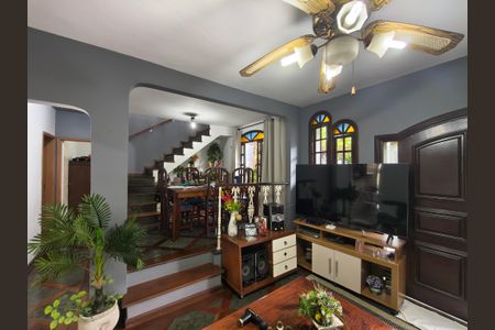 Casa de condomínio à venda com 180m², 4 quartos e 2 vagas Casa de condomínio à venda com 180m², 4 quartos e 2 vagasSala