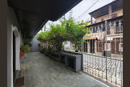 Casa de condomínio à venda com 180m², 4 quartos e 2 vagas Casa de condomínio à venda com 180m², 4 quartos e 2 vagasQuintal