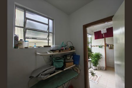 Casa de condomínio à venda com 180m², 4 quartos e 2 vagas Casa de condomínio à venda com 180m², 4 quartos e 2 vagasDespensa