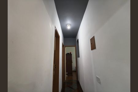 Casa de condomínio à venda com 180m², 4 quartos e 2 vagas Casa de condomínio à venda com 180m², 4 quartos e 2 vagasCorredor / Circulação