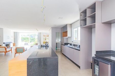 Cozinha de casa para alugar com 3 quartos, 350m² em Jardim Sabará, Porto Alegre
