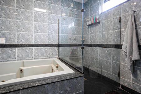 Apartamento à venda com 263m², 4 quartos e 4 vagasCobertura - Banheiro da suíte 2