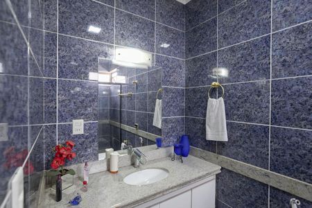 Apartamento à venda com 263m², 4 quartos e 4 vagasBanheiro da suíte 1