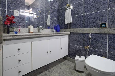 Apartamento à venda com 263m², 4 quartos e 4 vagasBanheiro da suíte 1