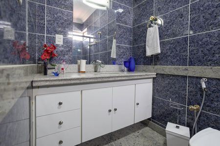 Apartamento à venda com 263m², 4 quartos e 4 vagasBanheiro da suíte 1