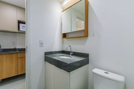 Banheiro de kitnet/studio para alugar com 1 quarto, 65m² em Perdizes, São Paulo