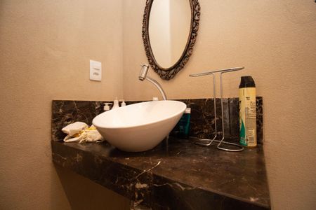 Casa de condomínio para alugar com 250m², 3 quartos e 2 vagasLavabo