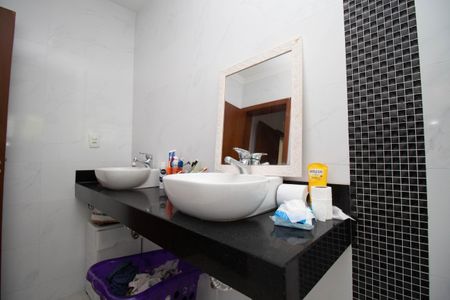 Casa de condomínio para alugar com 250m², 3 quartos e 2 vagasBanheiro da Suíte 1