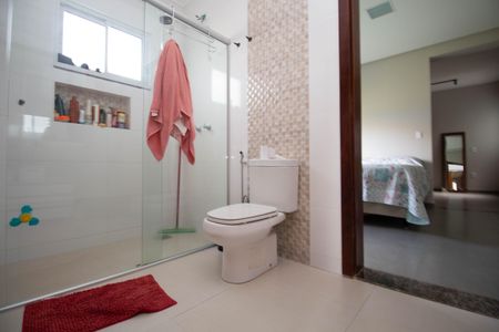 Casa de condomínio para alugar com 250m², 3 quartos e 2 vagasBanheiro da Suíte 2