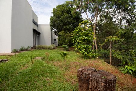 Casa de condomínio para alugar com 250m², 3 quartos e 2 vagasQuintal