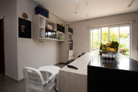 Casa de condomínio para alugar com 250m², 3 quartos e 2 vagasCozinha