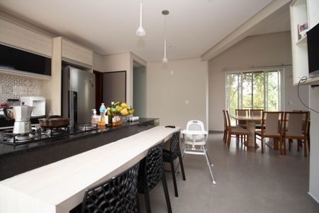 Casa de condomínio para alugar com 250m², 3 quartos e 2 vagasCozinha