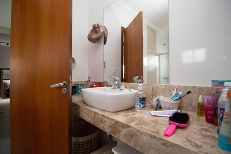 Casa de condomínio para alugar com 250m², 3 quartos e 2 vagasBanheiro da Suíte 2