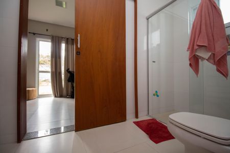 Casa de condomínio para alugar com 250m², 3 quartos e 2 vagasBanheiro da Suíte 2