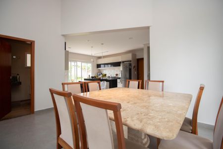 Casa de condomínio para alugar com 250m², 3 quartos e 2 vagasSala