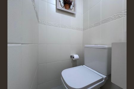 Casa de condomínio à venda com 282m², 4 quartos e 5 vagasLavabo