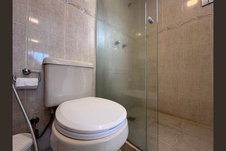 Suíte 1 - Banheiro de casa de condomínio à venda com 4 quartos, 282m² em Vargem Pequena, Rio de Janeiro