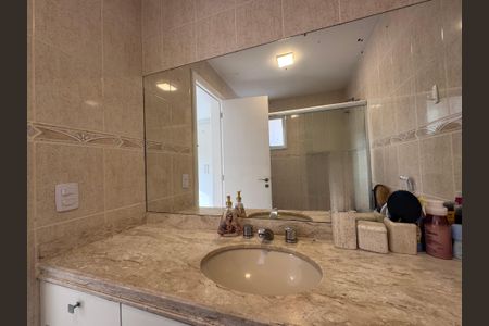 Casa de condomínio à venda com 282m², 4 quartos e 5 vagasSuíte 1 - Banheiro