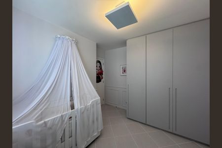 Casa de condomínio à venda com 282m², 4 quartos e 5 vagasQuarto 2