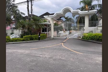 Casa de condomínio à venda com 282m², 4 quartos e 5 vagasFachada