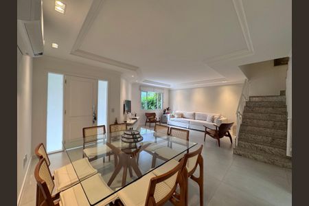 Sala de casa de condomínio à venda com 4 quartos, 282m² em Vargem Pequena, Rio de Janeiro