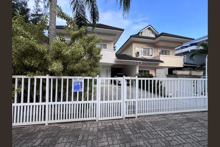 Casa de condomínio à venda com 282m², 4 quartos e 5 vagasPlaquinha Quinto Andar