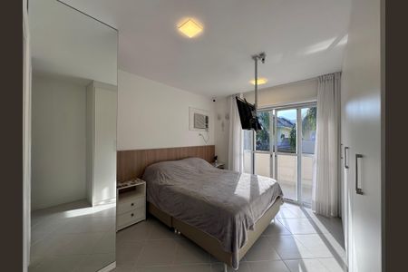 Casa de condomínio à venda com 282m², 4 quartos e 5 vagasSuíte 1