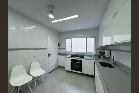 Casa de condomínio à venda com 282m², 4 quartos e 5 vagasCozinha