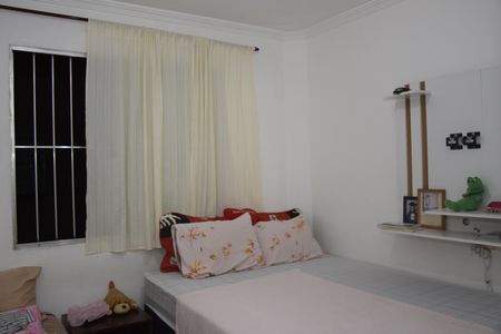 Quarto 1 de apartamento para alugar com 2 quartos, 47m² em Vila Isis Cristina, Embu das Artes