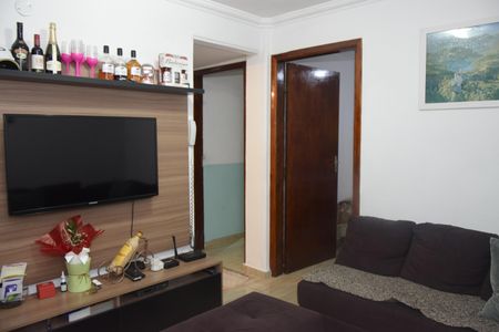 Sala de apartamento para alugar com 2 quartos, 47m² em Vila Isis Cristina, Embu das Artes
