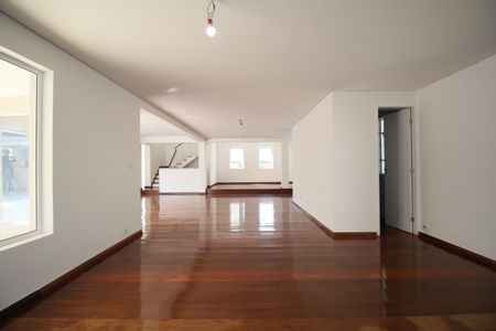 Casa à venda com 500m², 5 quartos e 4 vagasSala