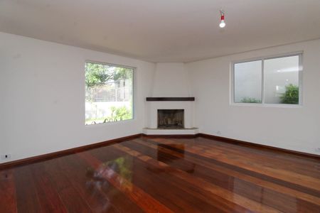 Casa para alugar com 500m², 5 quartos e 4 vagasSala - Lareira 