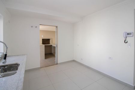Casa para alugar com 500m², 5 quartos e 4 vagasCozinha 