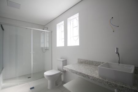 Casa à venda com 500m², 5 quartos e 4 vagasBanheiro da Suíte 1