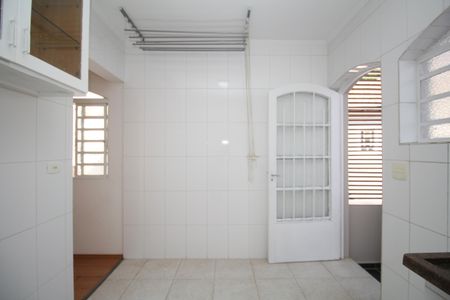 Casa à venda com 500m², 5 quartos e 4 vagasCasa do caseiro - Cozinha