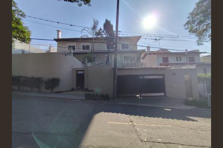 Casa para alugar com 500m², 5 quartos e 4 vagasFachada