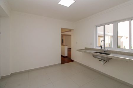 Casa para alugar com 500m², 5 quartos e 4 vagasCozinha 