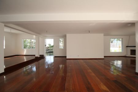 Casa à venda com 500m², 5 quartos e 4 vagasSala