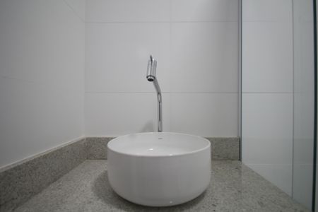 Casa à venda com 500m², 5 quartos e 4 vagasBanheiro da Suíte 4 - Torneira