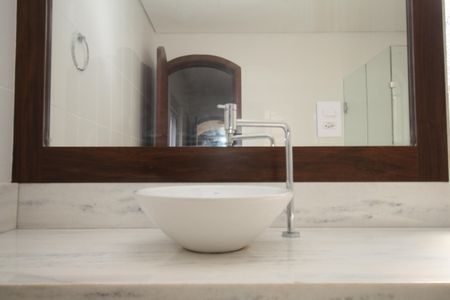Casa à venda com 500m², 5 quartos e 4 vagasBanheiro da Suíte 3 - Torneira