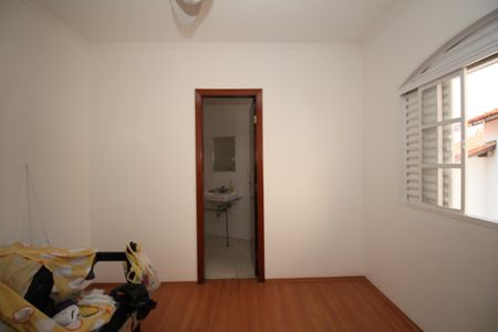 Casa à venda com 500m², 5 quartos e 4 vagasCasa do caseiro - Quarto