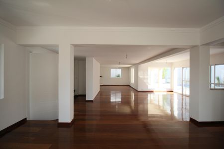 Casa à venda com 500m², 5 quartos e 4 vagasSala