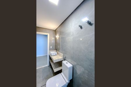 Apartamento à venda com 205m², 3 quartos e 2 vagas Apartamento à venda com 205m², 3 quartos e 2 vagasBanheiro da Suíte